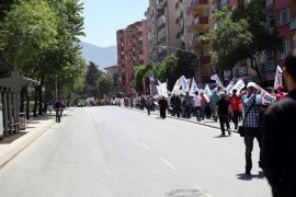 BAŞKAN DOĞAN, EMEKÇİLERLE YÜRÜDÜ