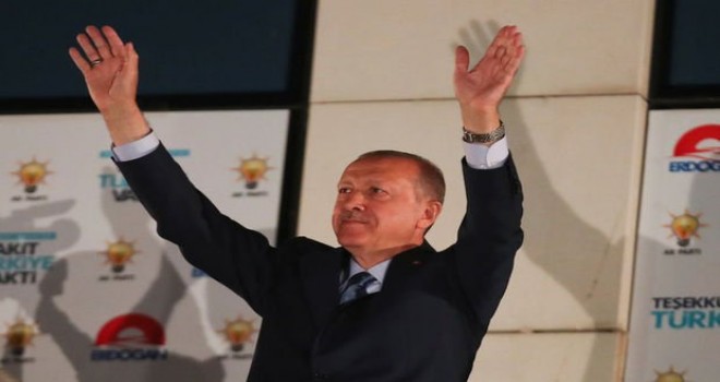 Cumhurbaşkanı Erdoğan balkon konuşması ile teşekkür etti.