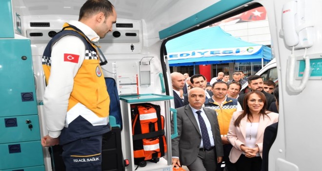 Çivril’de tam donanımlı iki ambulans hizmete girdi