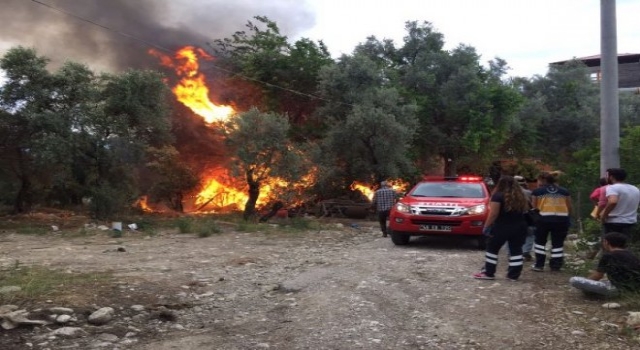 Kadıköyde Marangoz Atölyesi Yandı