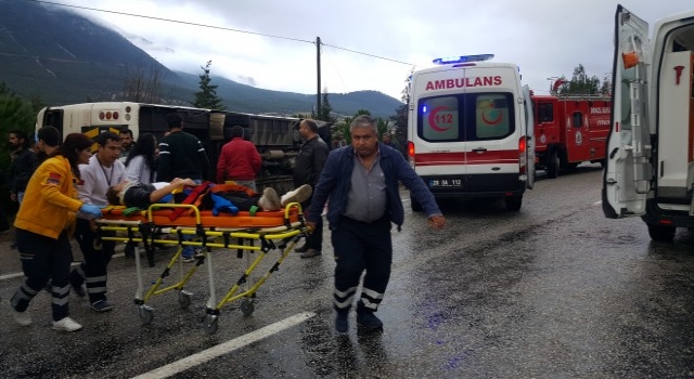 Öğrenci Servisi Cankurtaranda Kaza Yaptı