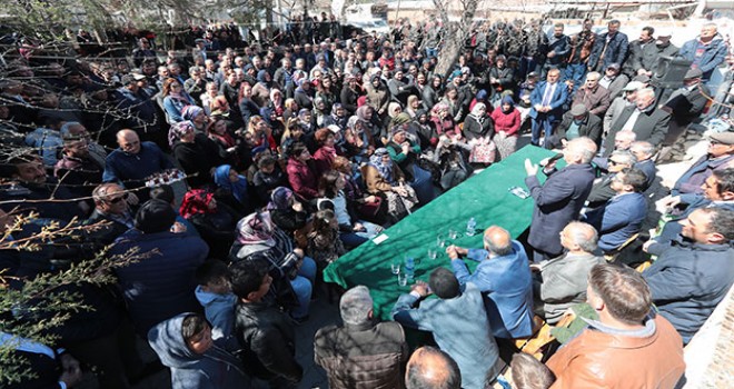 Başkan Zolan ilçe ilçe durmadan çalışıyor