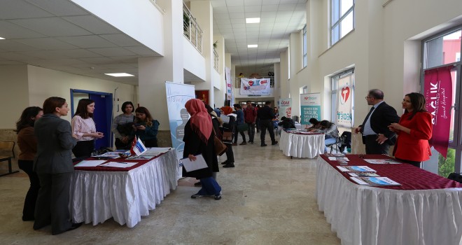 “Güçlü Yarınlar İçin Gençlerimizin Yanındayız”