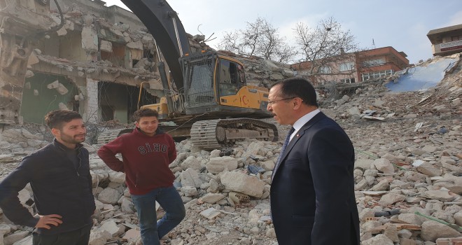 Rektör Bağ, Yıkımı Sürdürülen eski PAÜ Hastanesi’nde İnceleme Yaptı